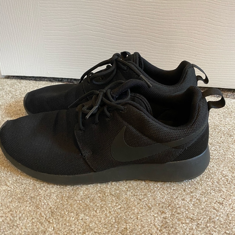 Women’s Nike Roshe size 10